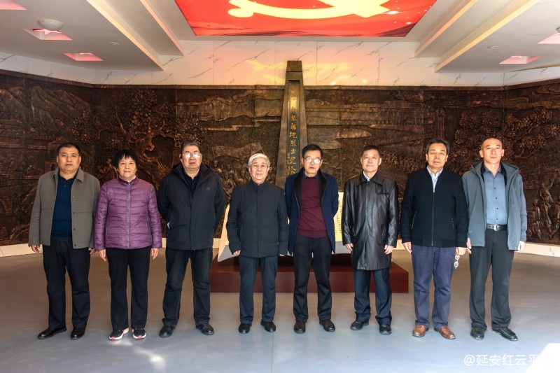 参观党史教育基地.jpg