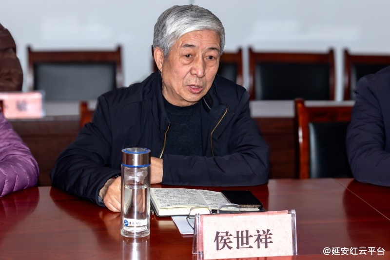 县延会会长侯世祥交流并作表态发言.jpg